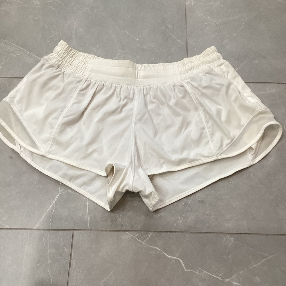 Lululemon Hotty Hot Short II 2.5" - White - sz 10